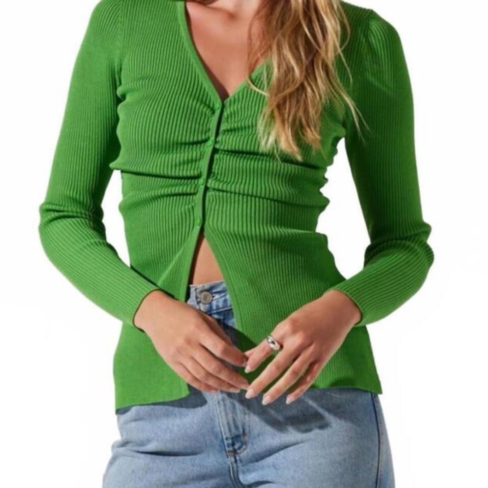 ASTR The Label Ribbed V-Neck Button Front Sweater Top in Green (NWT)
